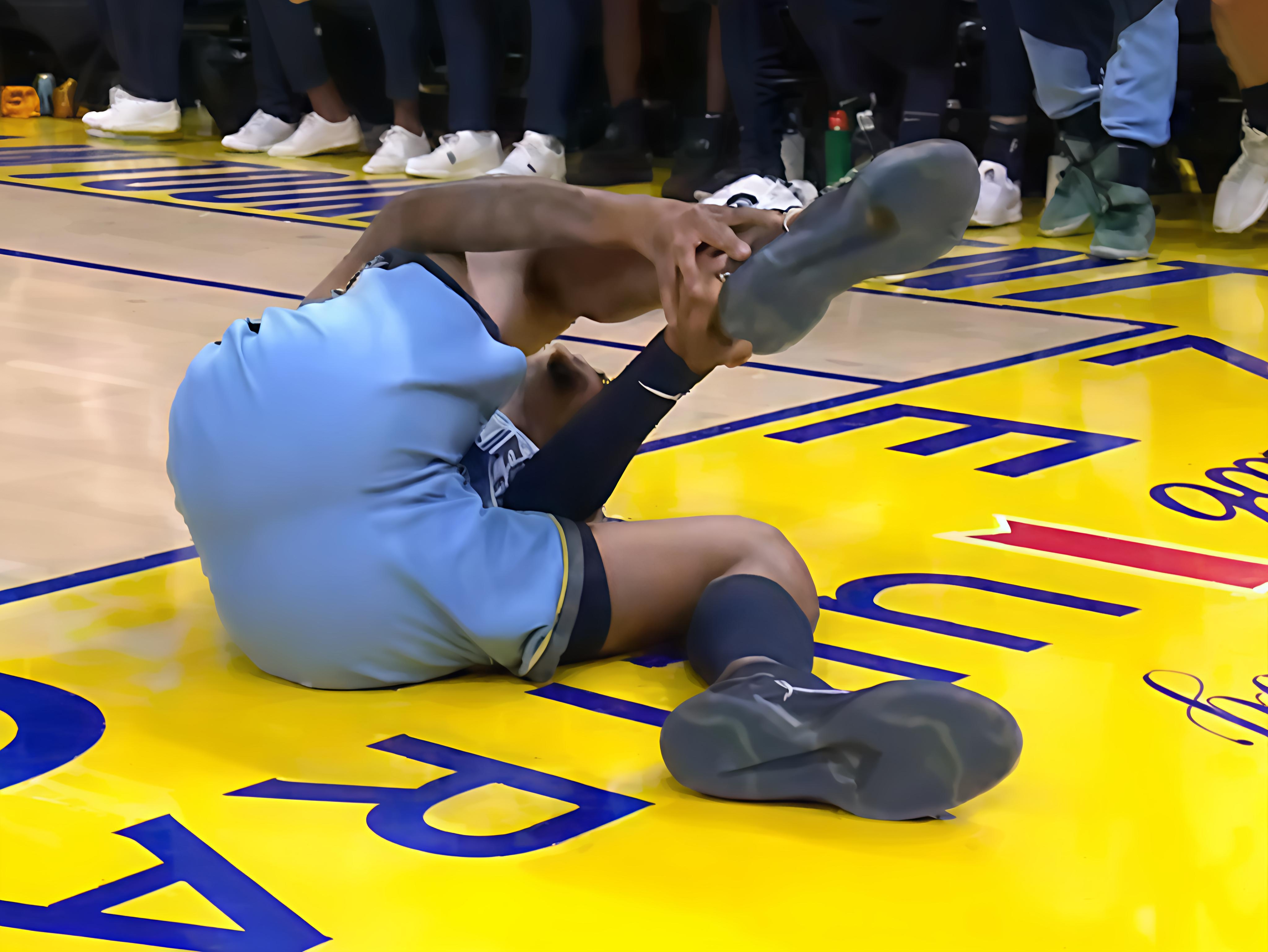 爱游戏APP-关于灰熊绝地反击独行侠，莫兰特一己之力扛起全队的信息