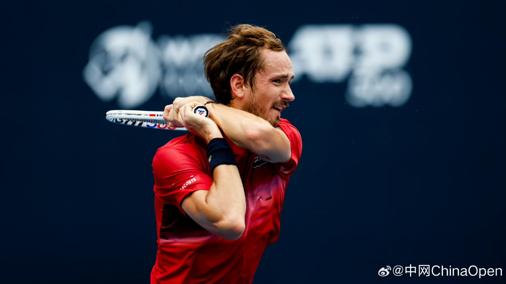 爱游戏官网-包含法网绝杀年终总决赛，梅德韦杰夫高光表现的词条