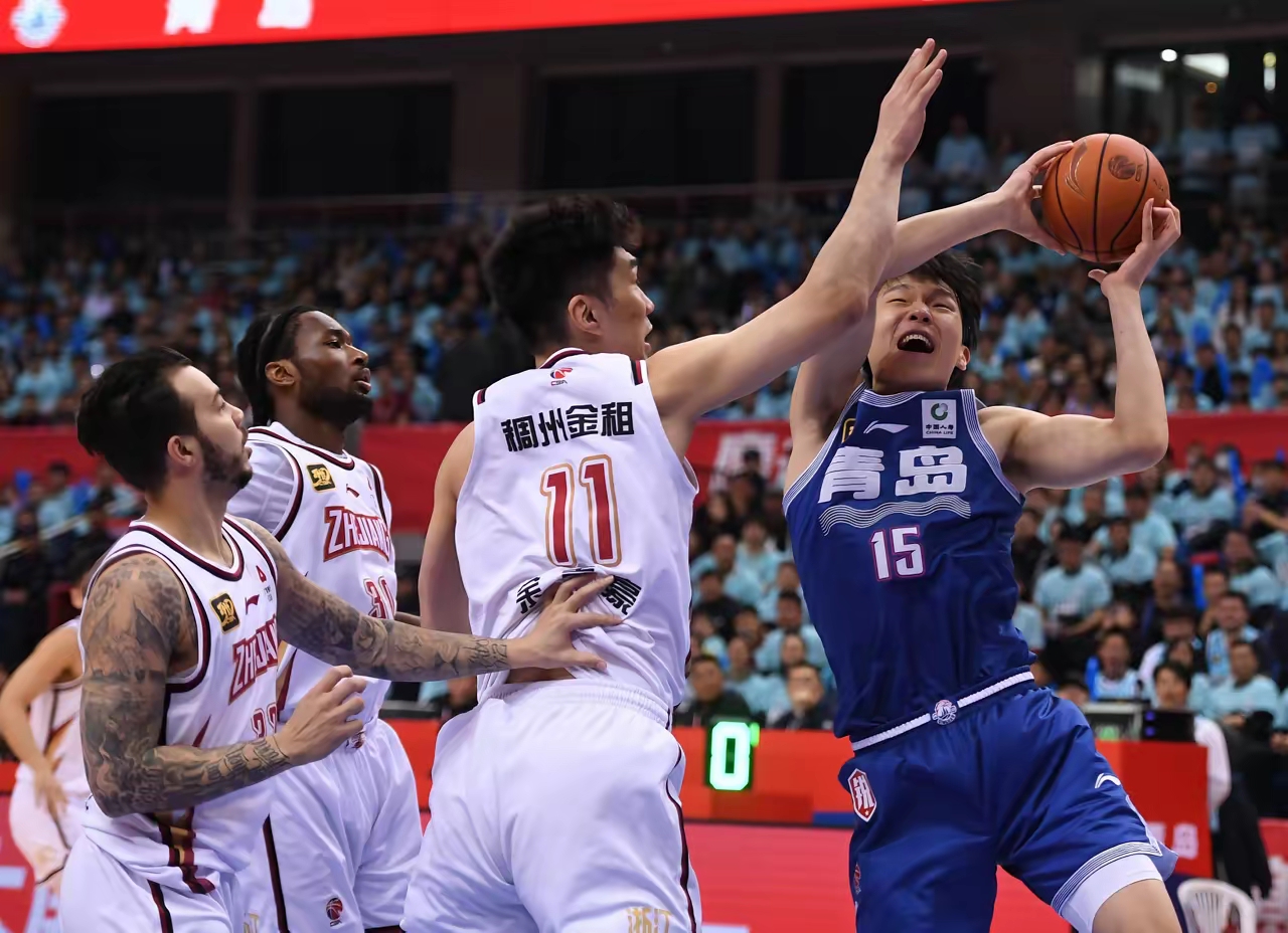 爱游戏在线-热火翻盘浙江队，锡安状态火热