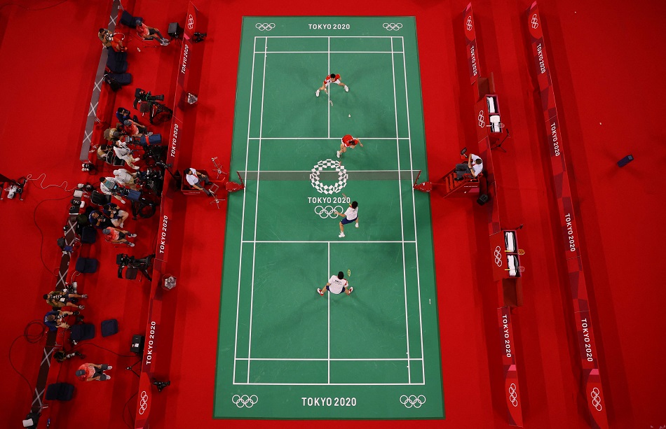 爱游戏在线-中国队险胜日本队,黄鸭组合带队取胜