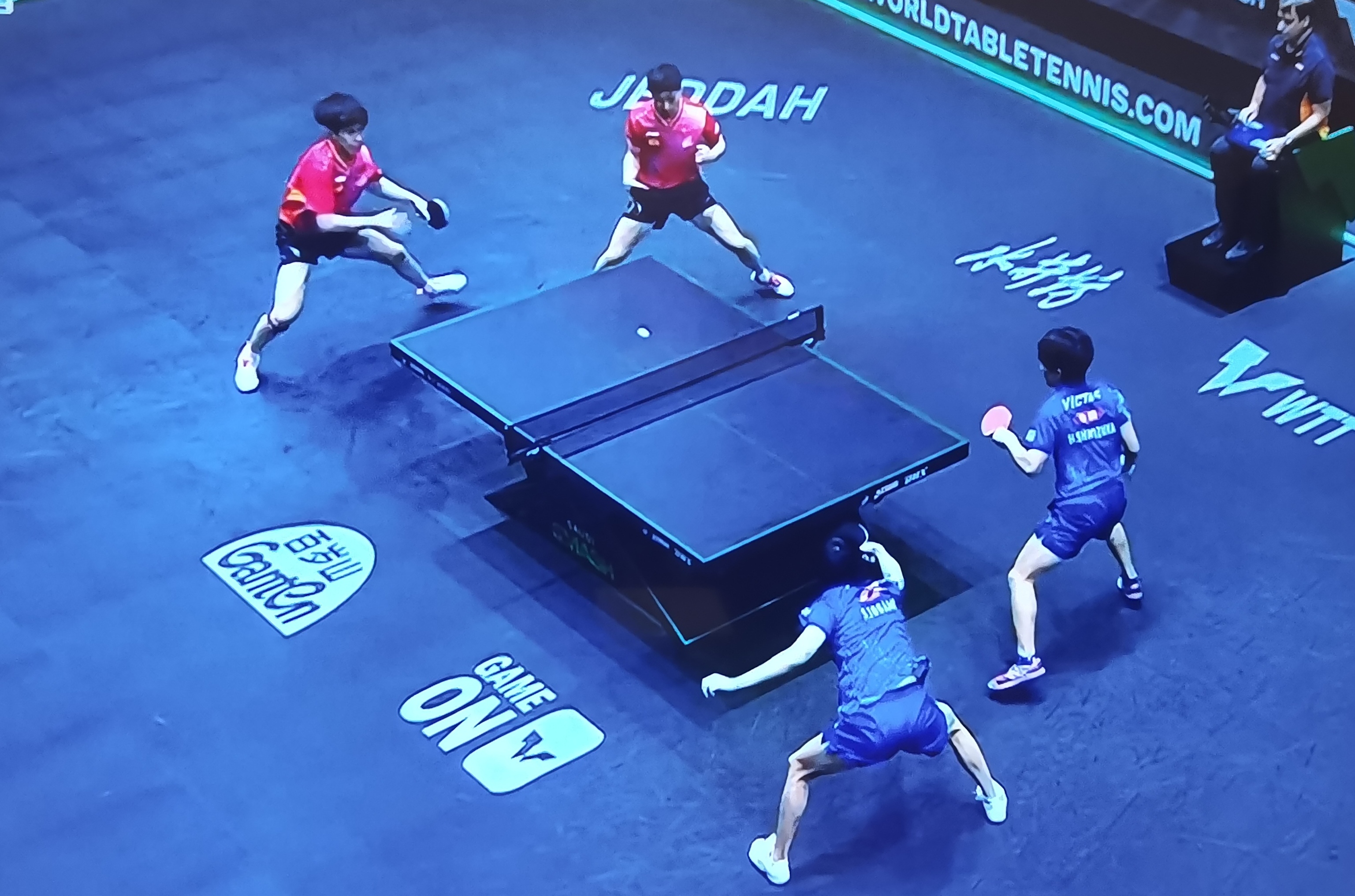 中国队险胜日本队，黄鸭组合带队取胜